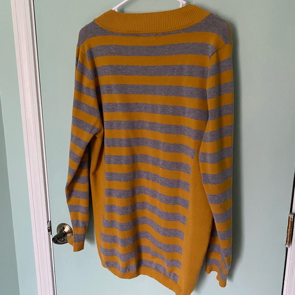 Sweater - Picture 4 of 7